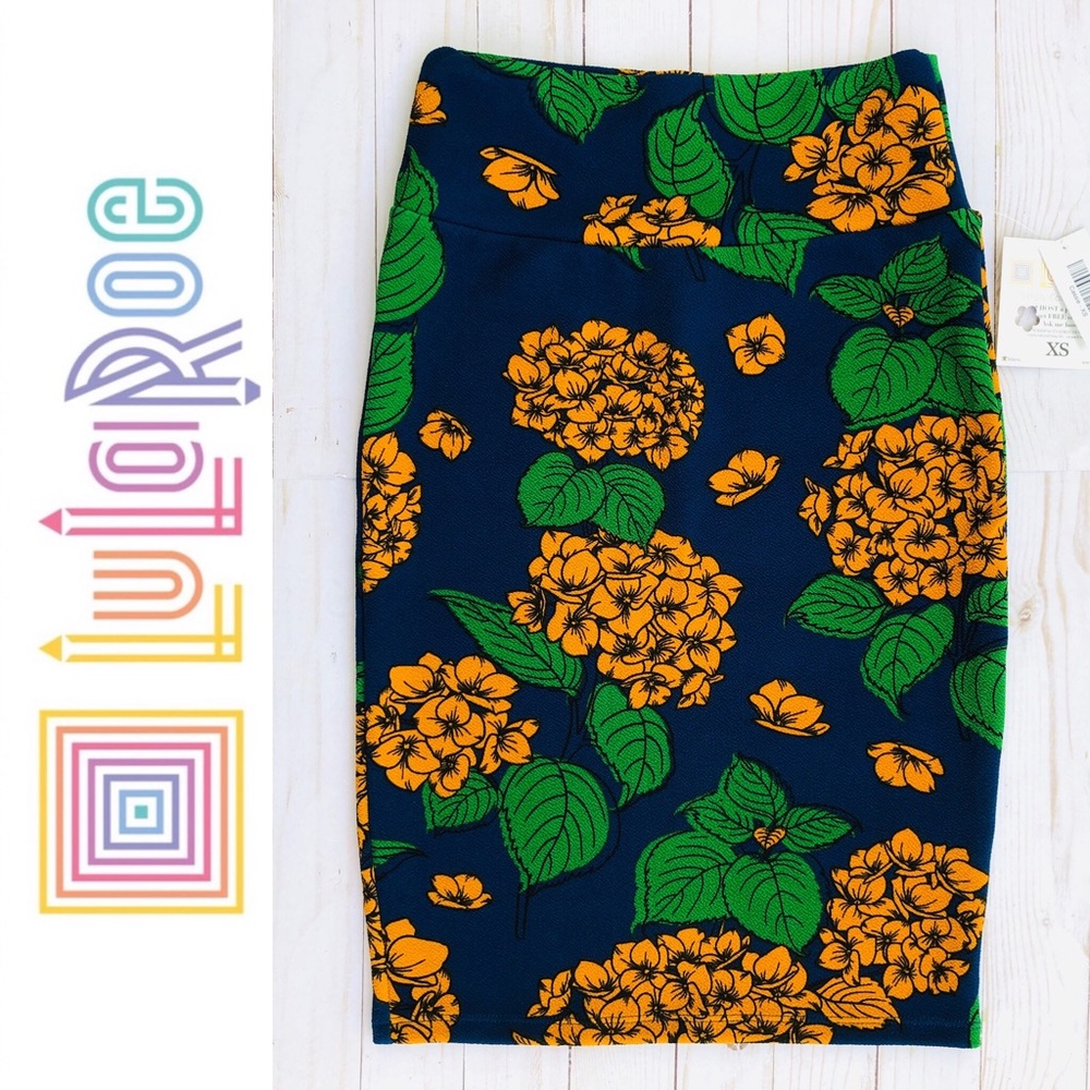 NWT LuLaRoe Cassie Skirt Floral Hydrangea Pattern